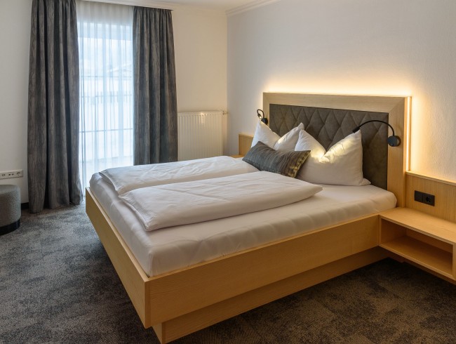 Hochwertiges und gem&uuml;tliches Doppelbett